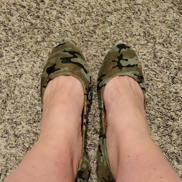 Camouflage Flats - Picture 2 of 6